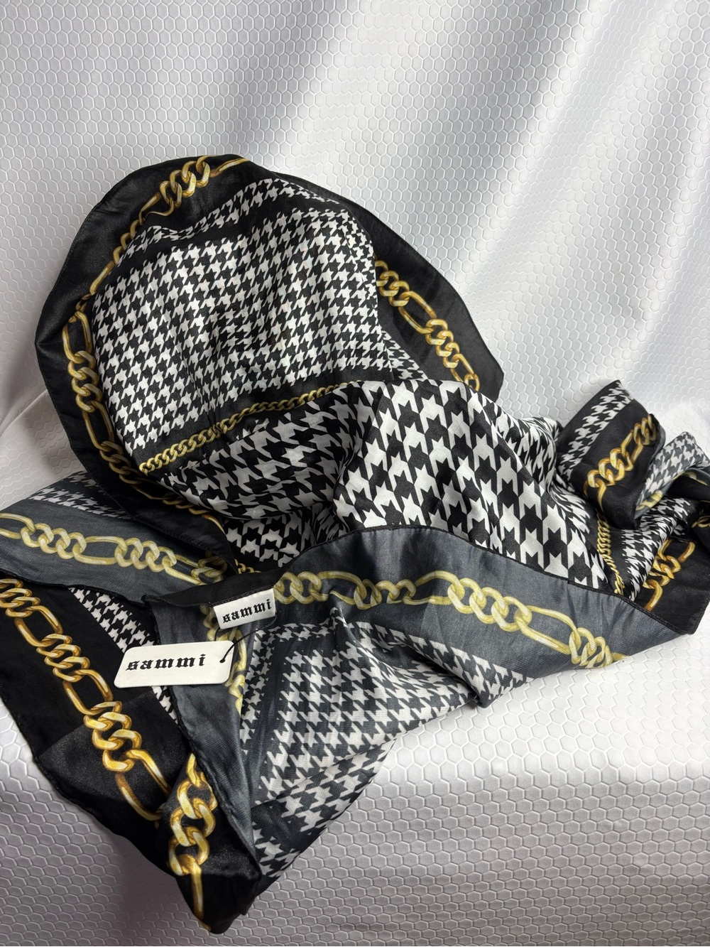 Sami Black & White Houndstooth Chain Print Scarf NWT